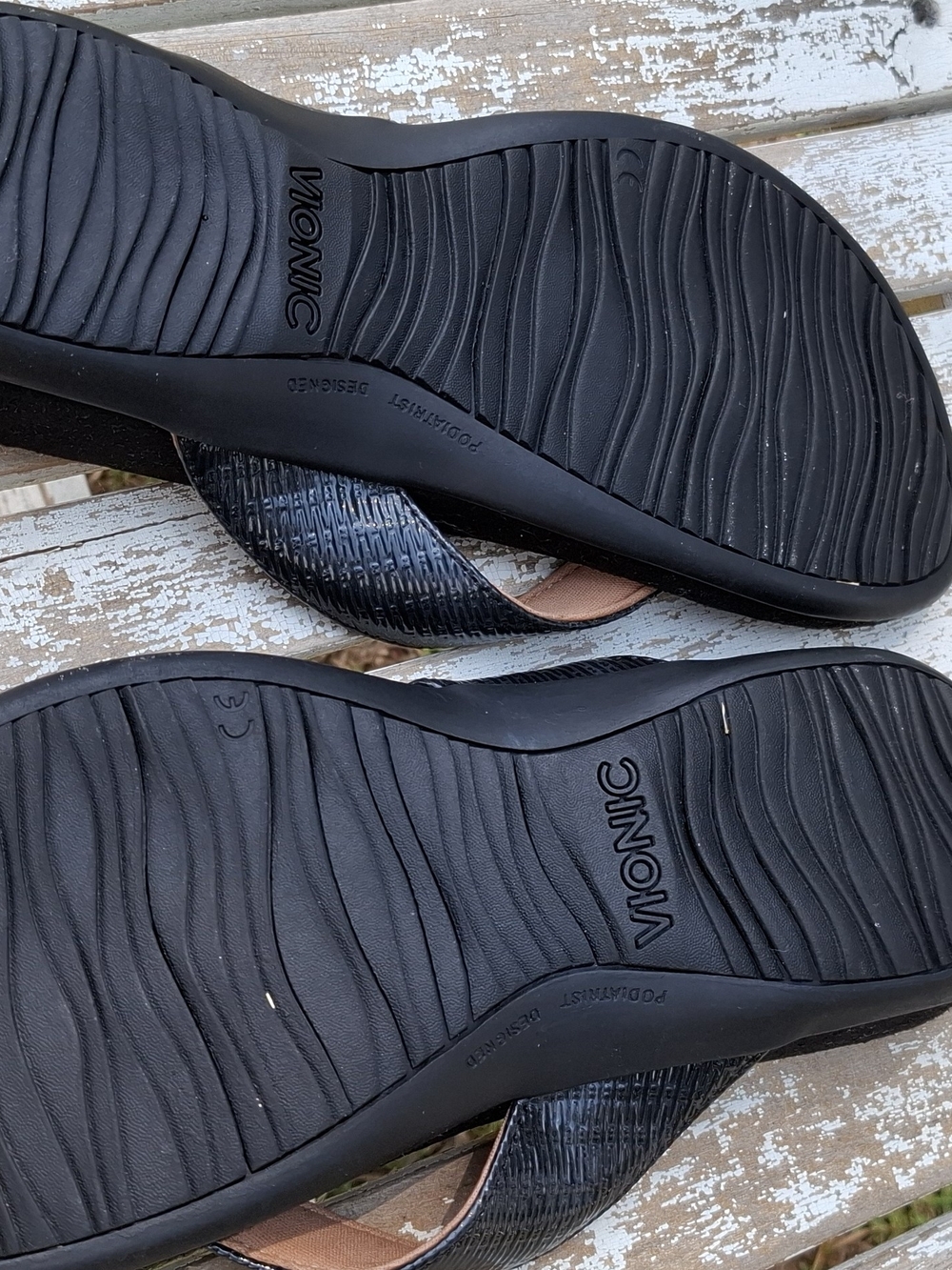 Vionic Black and Brown Women's Supportive Thong Sandals - Picture 3 of 3